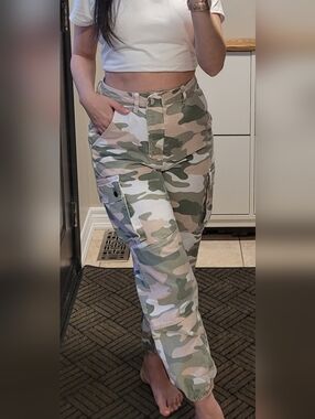 Pink & Green And White Camo Cargo Pants Size Small